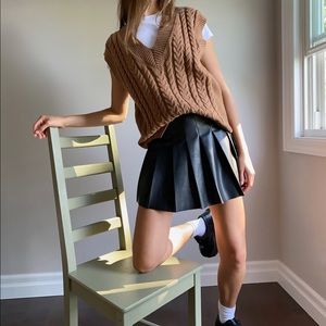 Aritzia / Sunday Best Olive Skirt | Leather 15’ in Ecru